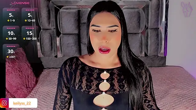 Snapshot of Keilyss_ chatting on November 6, 2025, 5:22 am Keilyss online show from November 6, 2025, 5:22 am