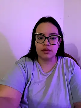 Emily Taylor2 online show from November 14, 2025, 2:15 am