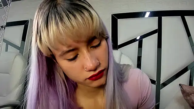 Snapshot of barbieambar chatting on October 28, 2025, 1:32 pm barbieambar online show from October 28, 2025, 1:32 pm