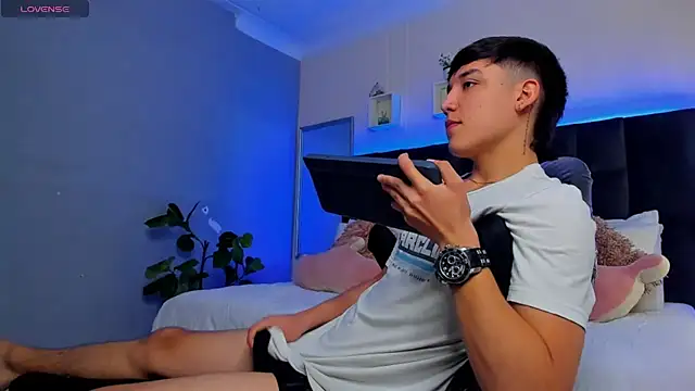 Ares di martin online show from December 5, 2025, 3:21 pm