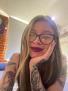 Snapshot of KoraSweett chatting on February 17, 2026, 7:33 pm KoraSweett online show from February 17, 2026, 7:33 pm