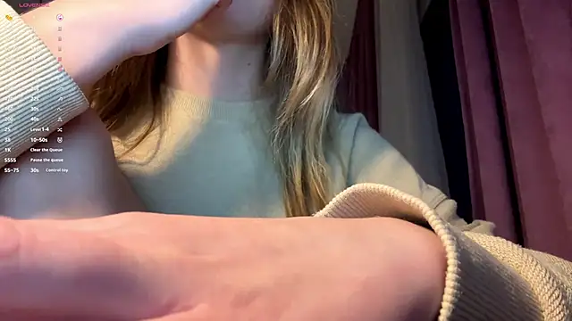 Snapshot of LinaMoonBlessed chatting on December 19, 2025, 12:07 pm LinaMoonBlessed online show from December 19, 2025, 12:07 pm