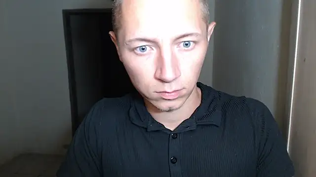 Snapshot of BlondZilla chatting on November 16, 2025, 11:48 am BlondZilla online show from November 16, 2025, 11:48 am