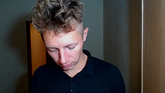 Snapshot of BlondZilla chatting on December 4, 2025, 3:05 am BlondZilla online show from December 4, 2025, 3:05 am