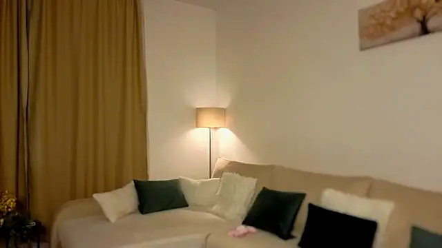 Snapshot of aerisblue chatting on September 30, 2025, 7:42 pm aerisblue online show from September 30, 2025, 7:42 pm