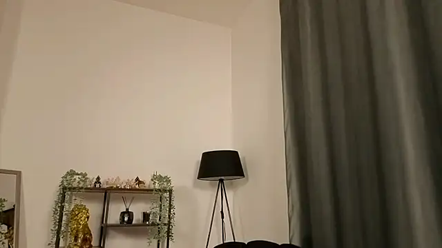 Snapshot of aerisblue chatting on November 19, 2025, 7:14 pm aerisblue online show from November 19, 2025, 7:14 pm