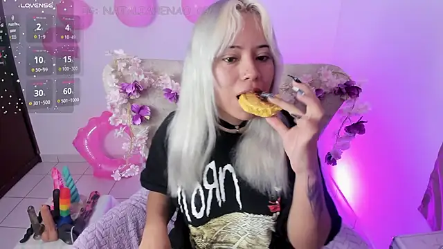 Nataliahenao69 online show from December 4, 2025, 3:11 pm