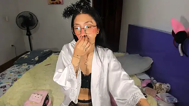 Snapshot of Anais_lux chatting on May 2, 2026, 12:49 am Anais lux online show from May 2, 2026, 12:49 am