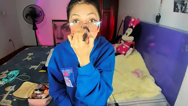 Snapshot of Anais_lux chatting on June 27, 2026, 12:16 am Anais lux online show from June 27, 2026, 12:16 am