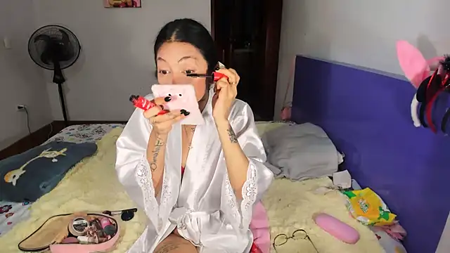 Snapshot of Anais_lux chatting on May 1, 2026, 12:15 am Anais lux online show from May 1, 2026, 12:15 am