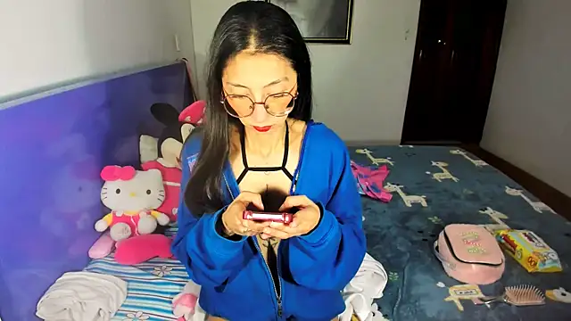 Snapshot of Anais_lux chatting on July 21, 2026, 10:55 pm Anais lux online show from July 21, 2026, 10:55 pm