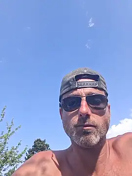 Snapshot of Chouillax chatting on June 21, 2026, 4:02 pm Chouillax online show from June 21, 2026, 4:02 pm