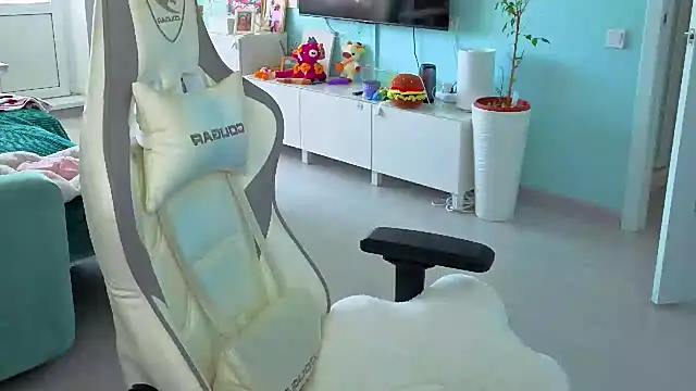 Im suka online show from April 9, 2026, 4:03 am