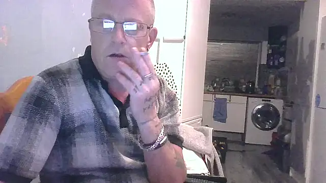 Snapshot of hefin18 chatting on February 26, 2025, 11:09 pm hefin18 online show from February 26, 2025, 11:09 pm