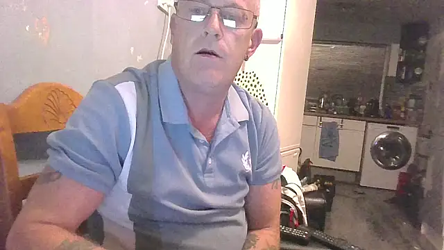 Snapshot of hefin18 chatting on February 19, 2025, 9:47 pm hefin18 online show from February 19, 2025, 9:47 pm