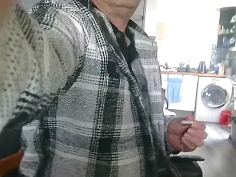 Snapshot of hefin18 chatting on January 28, 2025, 11:49 am hefin18 online show from January 28, 2025, 11:49 am