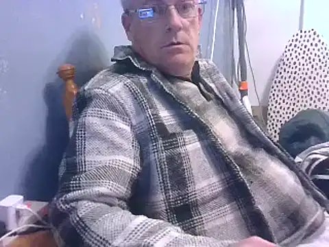 Snapshot of hefin18 chatting on February 12, 2025, 5:48 pm hefin18 online show from February 12, 2025, 5:48 pm