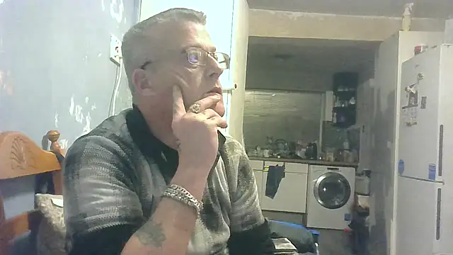Snapshot of hefin18 chatting on February 5, 2026, 7:53 pm hefin18 online show from February 5, 2026, 7:53 pm
