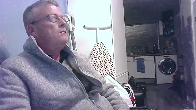 Snapshot of hefin18 chatting on February 26, 2025, 7:32 pm hefin18 online show from February 26, 2025, 7:32 pm