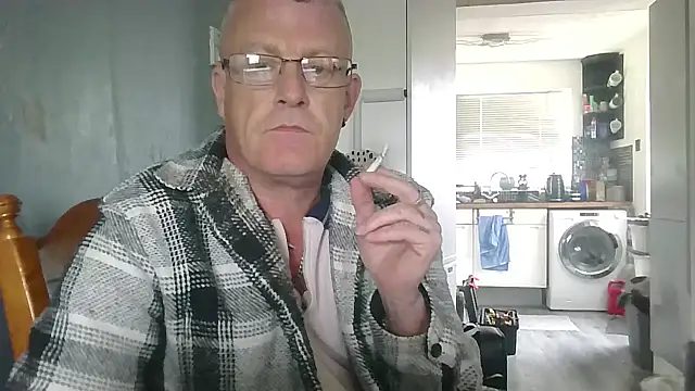 Snapshot of hefin18 chatting on February 16, 2025, 1:27 pm hefin18 online show from February 16, 2025, 1:27 pm