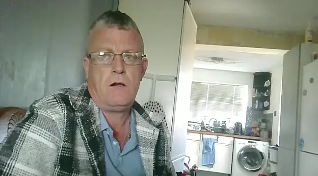 Snapshot of hefin18 chatting on February 20, 2025, 2:46 pm hefin18 online show from February 20, 2025, 2:46 pm