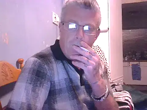 Snapshot of hefin18 chatting on February 12, 2025, 8:50 pm hefin18 online show from February 12, 2025, 8:50 pm