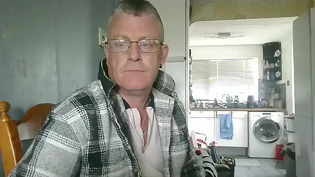 Snapshot of hefin18 chatting on February 17, 2025, 1:11 pm hefin18 online show from February 17, 2025, 1:11 pm