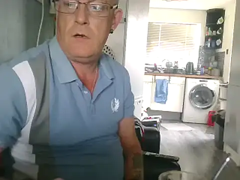 Snapshot of hefin18 chatting on February 15, 2025, 2:11 pm hefin18 online show from February 15, 2025, 2:11 pm