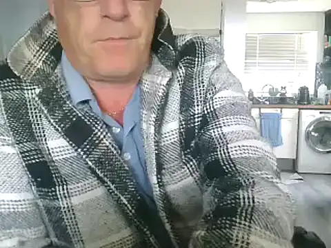 Snapshot of hefin18 chatting on January 27, 2025, 12:37 pm hefin18 online show from January 27, 2025, 12:37 pm