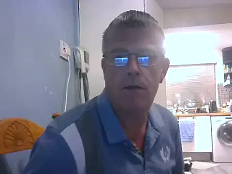 Snapshot of hefin18 chatting on February 6, 2025, 11:15 pm hefin18 online show from February 6, 2025, 11:15 pm