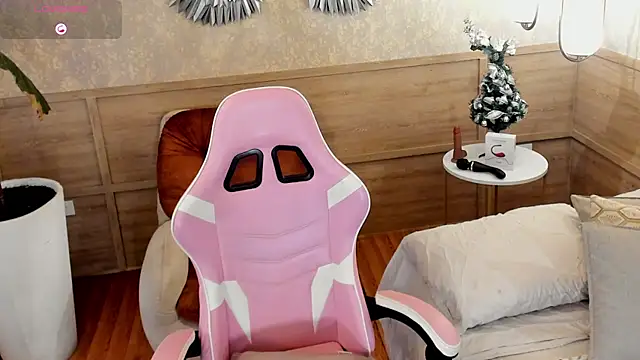 Skyyle  online show from December 22, 2025, 1:00 pm