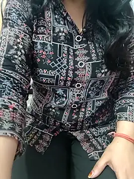 Snapshot of roshni_agrawal0 chatting on December 5, 2025, 4:55 am roshni agrawal0 online show from December 5, 2025, 4:55 am