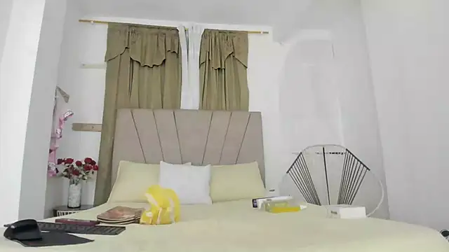 Lady miss    online show from October 10, 2025, 12:39 pm