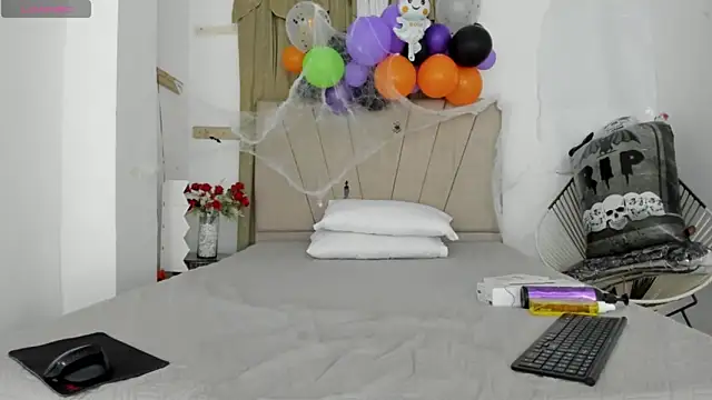 Lady miss    online show from October 17, 2025, 12:07 pm