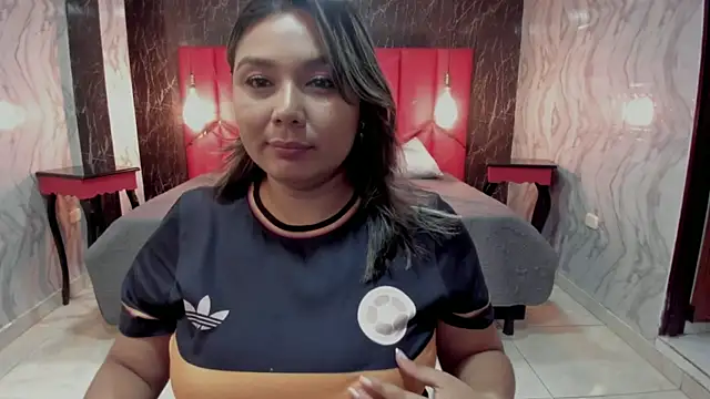 Snapshot of LatinaHoleQueen chatting on November 18, 2025, 2:53 pm LatinaHoleQueen online show from November 18, 2025, 2:53 pm