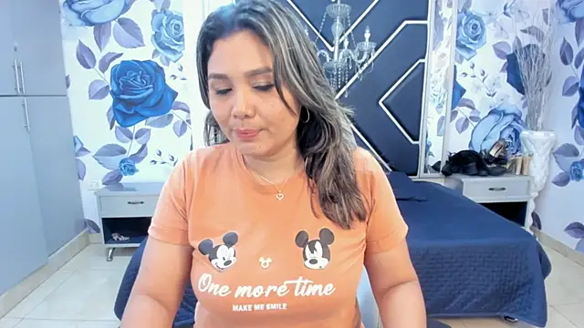 Snapshot of LatinaHoleQueen chatting on October 11, 2025, 2:18 pm LatinaHoleQueen online show from October 11, 2025, 2:18 pm