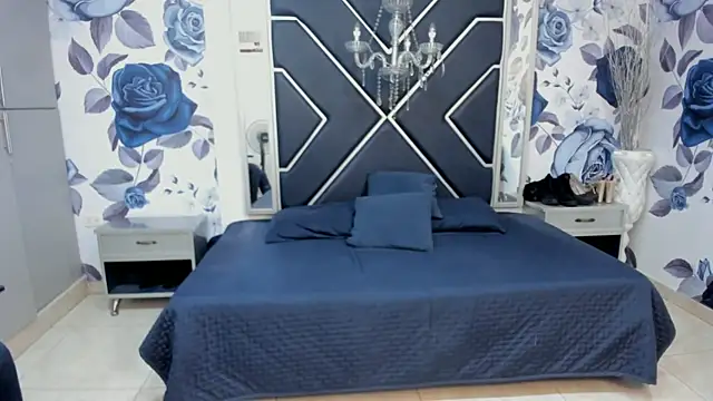 Snapshot of LatinaHoleQueen chatting on September 9, 2025, 2:15 pm LatinaHoleQueen online show from September 9, 2025, 2:15 pm