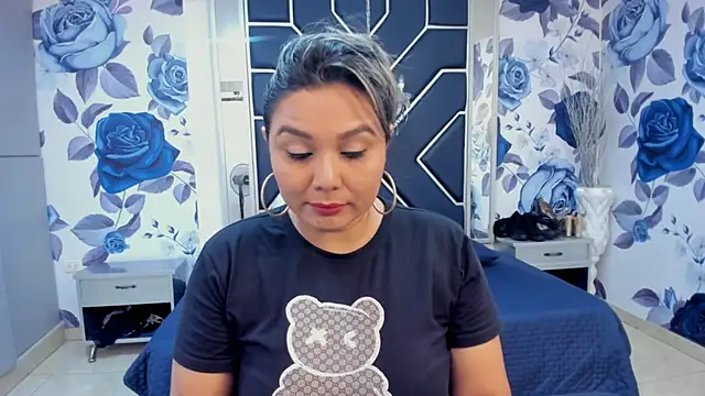 Snapshot of LatinaHoleQueen chatting on September 17, 2025, 2:19 pm LatinaHoleQueen online show from September 17, 2025, 2:19 pm