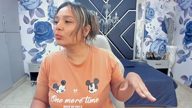 Snapshot of LatinaHoleQueen chatting on November 7, 2025, 3:16 pm LatinaHoleQueen online show from November 7, 2025, 3:16 pm