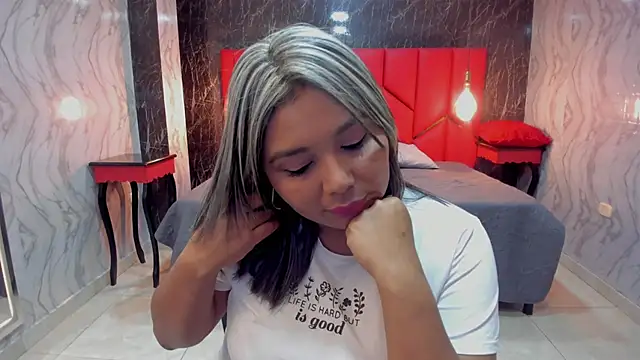 Snapshot of LatinaHoleQueen chatting on December 15, 2025, 2:23 pm LatinaHoleQueen online show from December 15, 2025, 2:23 pm