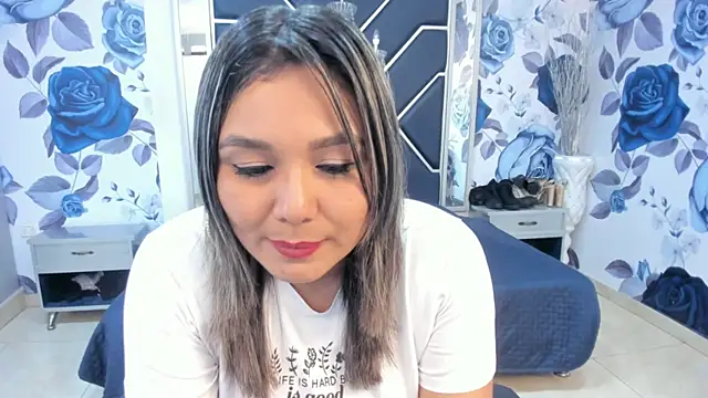 Snapshot of LatinaHoleQueen chatting on September 22, 2025, 2:34 pm LatinaHoleQueen online show from September 22, 2025, 2:34 pm
