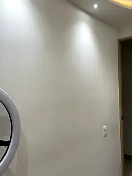 Snapshot of Elie-3 chatting on October 31, 2025, 1:24 am Elie-3 online show from October 31, 2025, 1:24 am