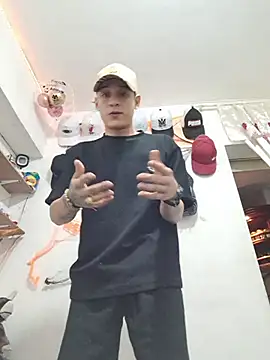 Snapshot of Ethanho0t chatting on October 31, 2025, 6:43 am Ethanho0t online show from October 31, 2025, 6:43 am