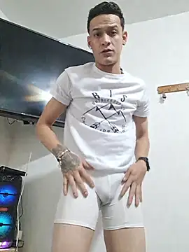 Snapshot of Ethanho0t chatting on October 29, 2025, 12:15 pm Ethanho0t online show from October 29, 2025, 12:15 pm