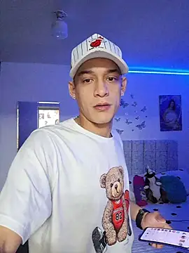 Snapshot of Ethanho0t chatting on November 17, 2025, 6:39 am Ethanho0t online show from November 17, 2025, 6:39 am