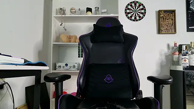 aaron nvk online show from April 5, 2026, 9:43 pm