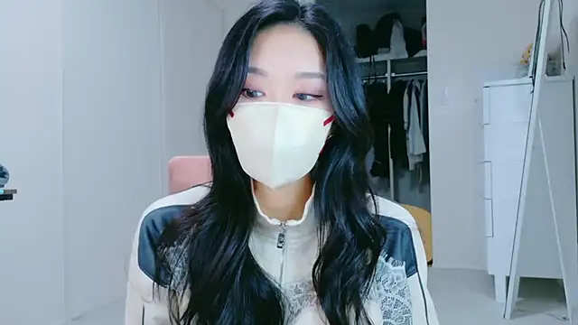 Snapshot of ramuchan_desu chatting on October 27, 2025, 2:23 am ramuchan desu online show from October 27, 2025, 2:23 am