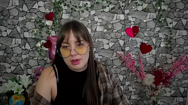 Amanda Bright  online show from November 25, 2025, 10:15 am