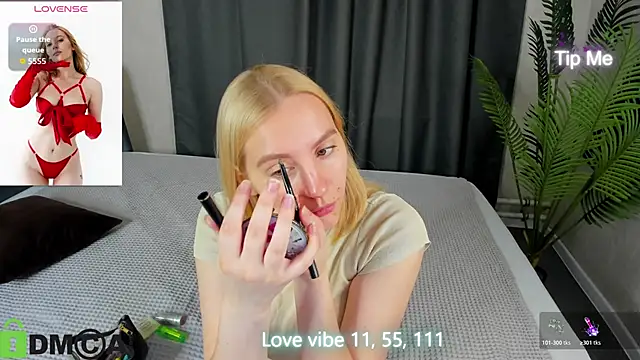 Snapshot of Anna_Chelsea chatting on November 12, 2025, 11:52 pm Anna Chelsea online show from November 12, 2025, 11:52 pm