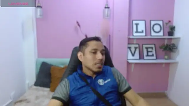 Snapshot of ColombiaStrip chatting on October 2, 2025, 3:26 pm ColombiaStrip online show from October 2, 2025, 3:26 pm